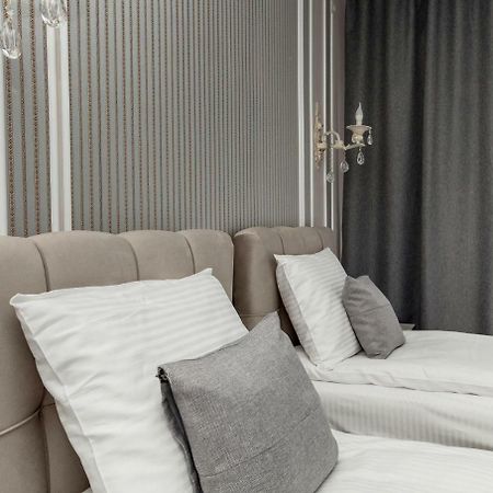 Mon Ami Hotel Ivano-Frankivszk Kültér fotó