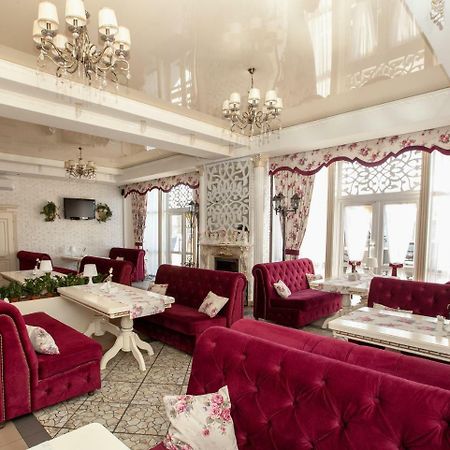 Mon Ami Hotel Ivano-Frankivszk Kültér fotó