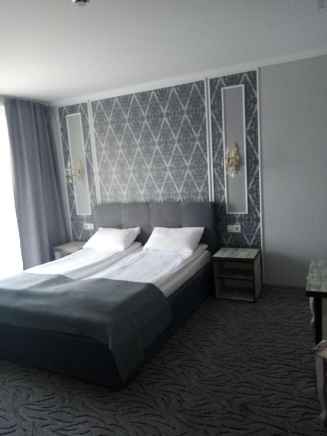 Mon Ami Hotel Ivano-Frankivszk Kültér fotó
