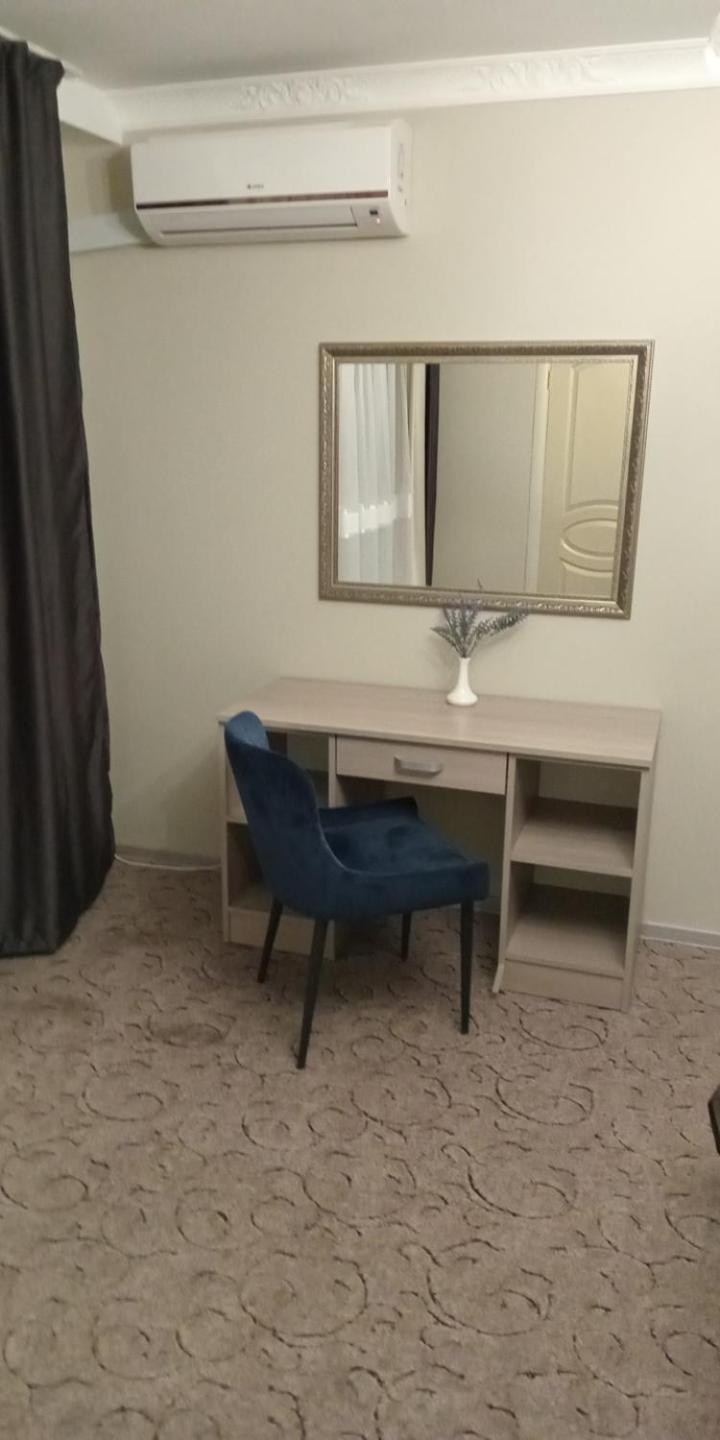 Mon Ami Hotel Ivano-Frankivszk Kültér fotó