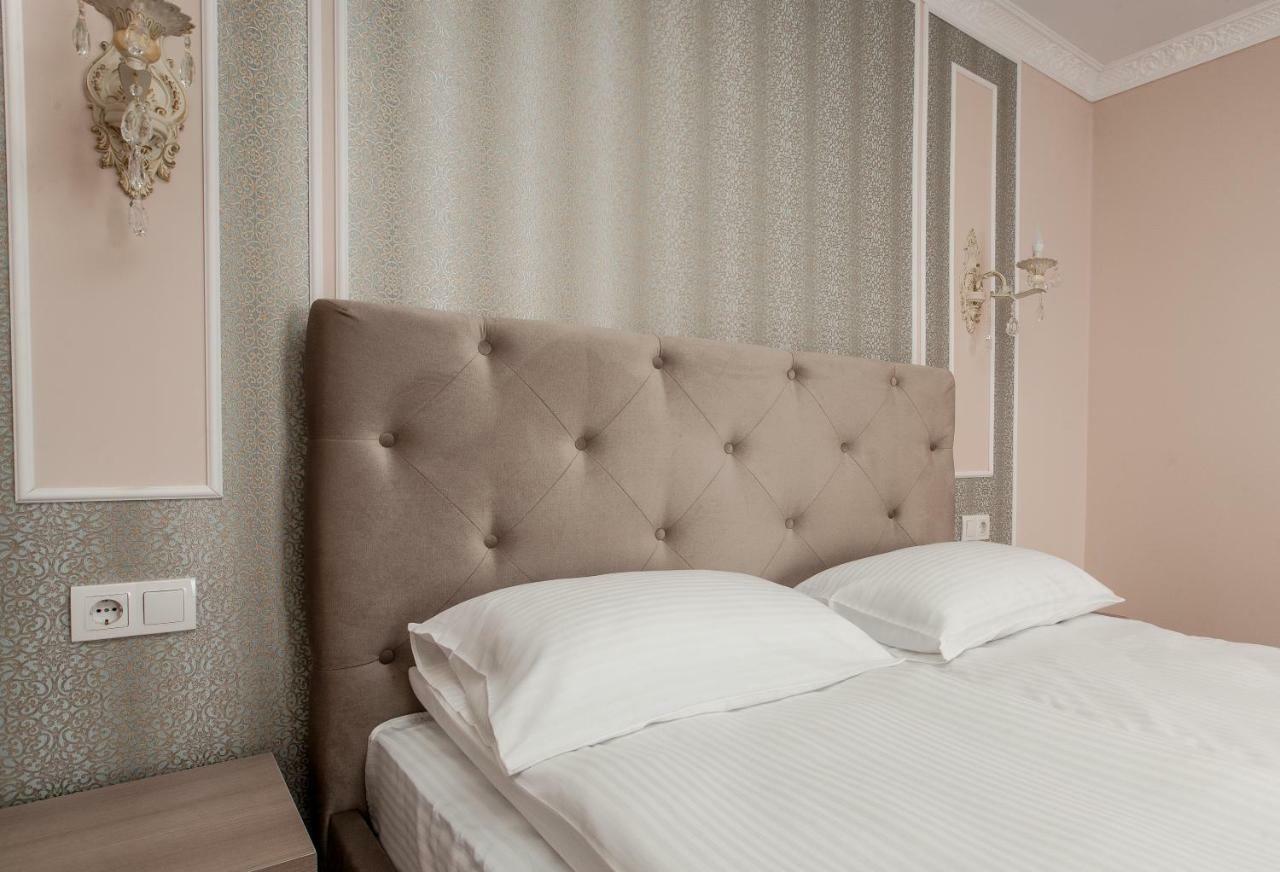 Mon Ami Hotel Ivano-Frankivszk Kültér fotó