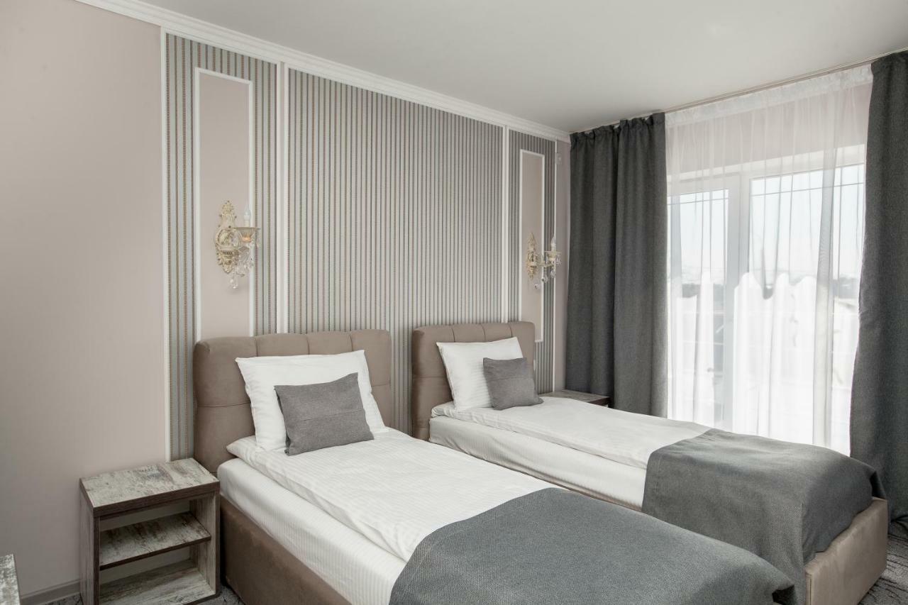 Mon Ami Hotel Ivano-Frankivszk Kültér fotó