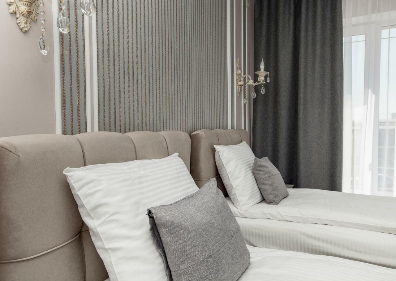 Mon Ami Hotel Ivano-Frankivszk Kültér fotó