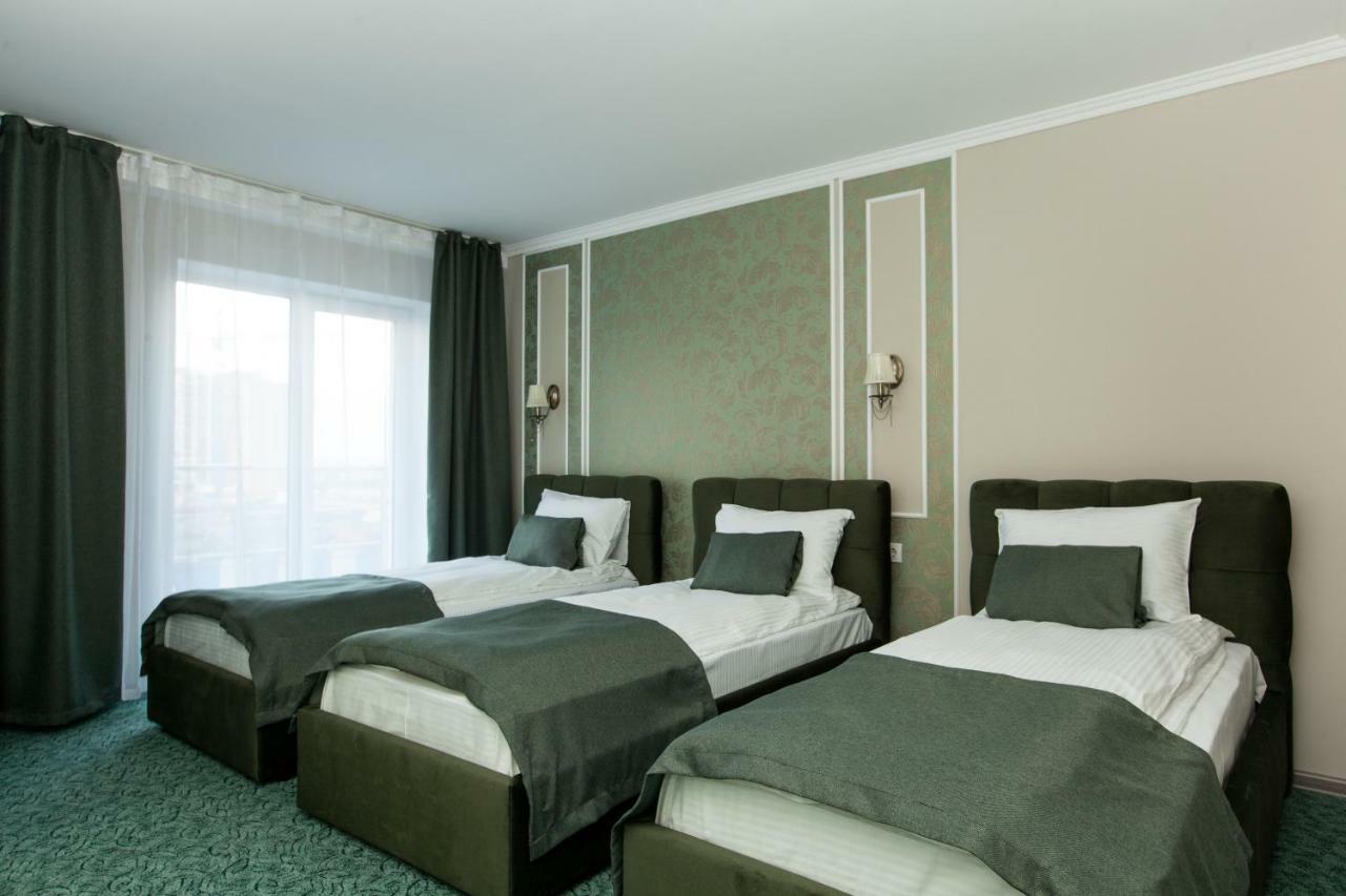 Mon Ami Hotel Ivano-Frankivszk Kültér fotó