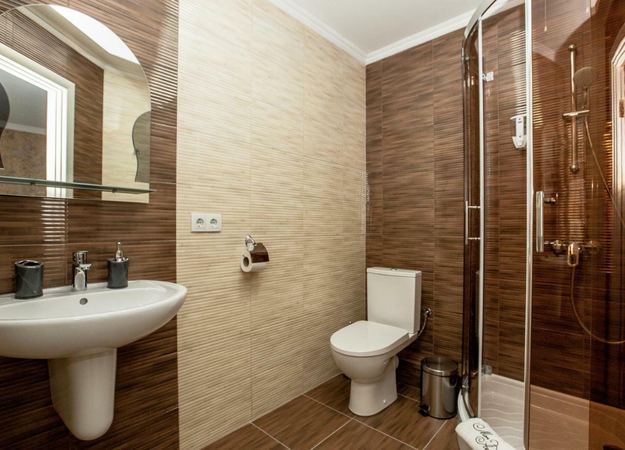 Mon Ami Hotel Ivano-Frankivszk Kültér fotó