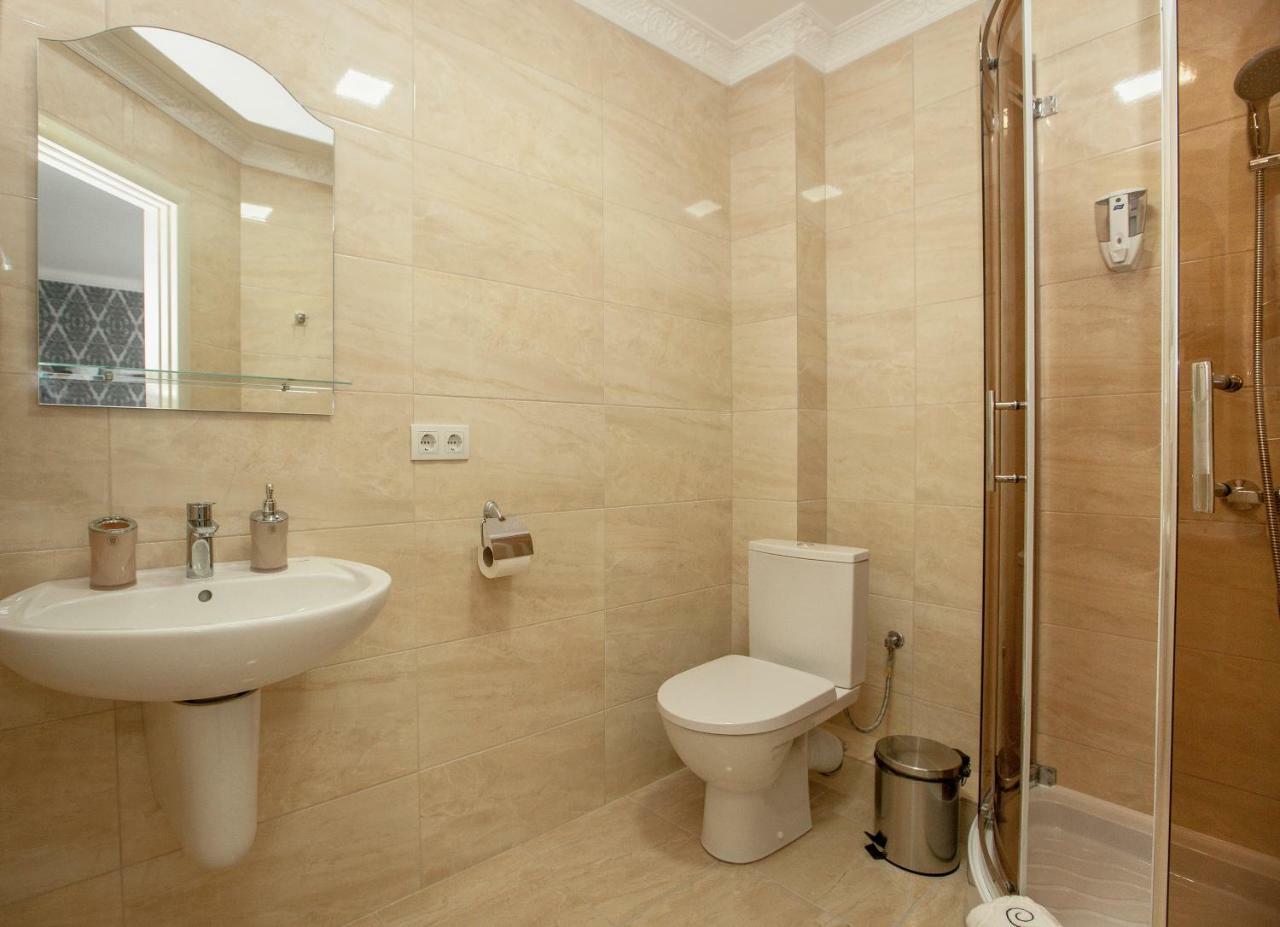Mon Ami Hotel Ivano-Frankivszk Kültér fotó