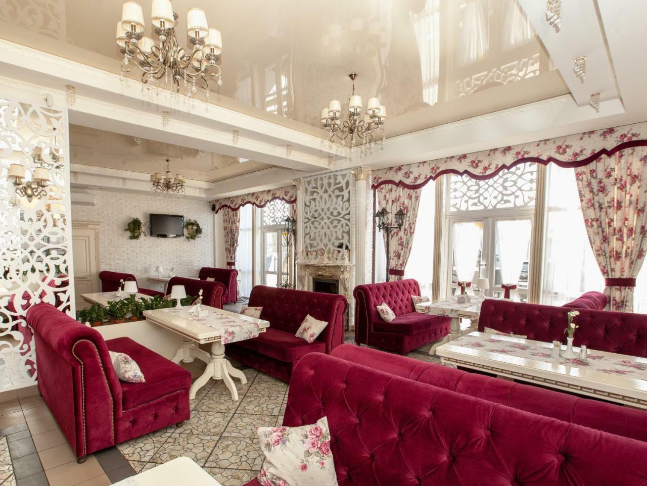 Mon Ami Hotel Ivano-Frankivszk Kültér fotó