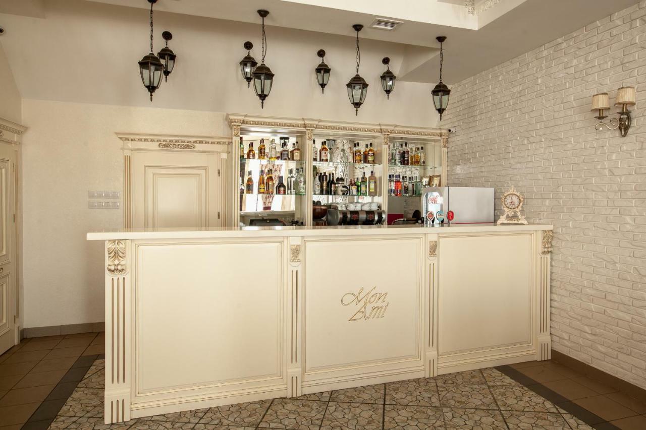 Mon Ami Hotel Ivano-Frankivszk Kültér fotó