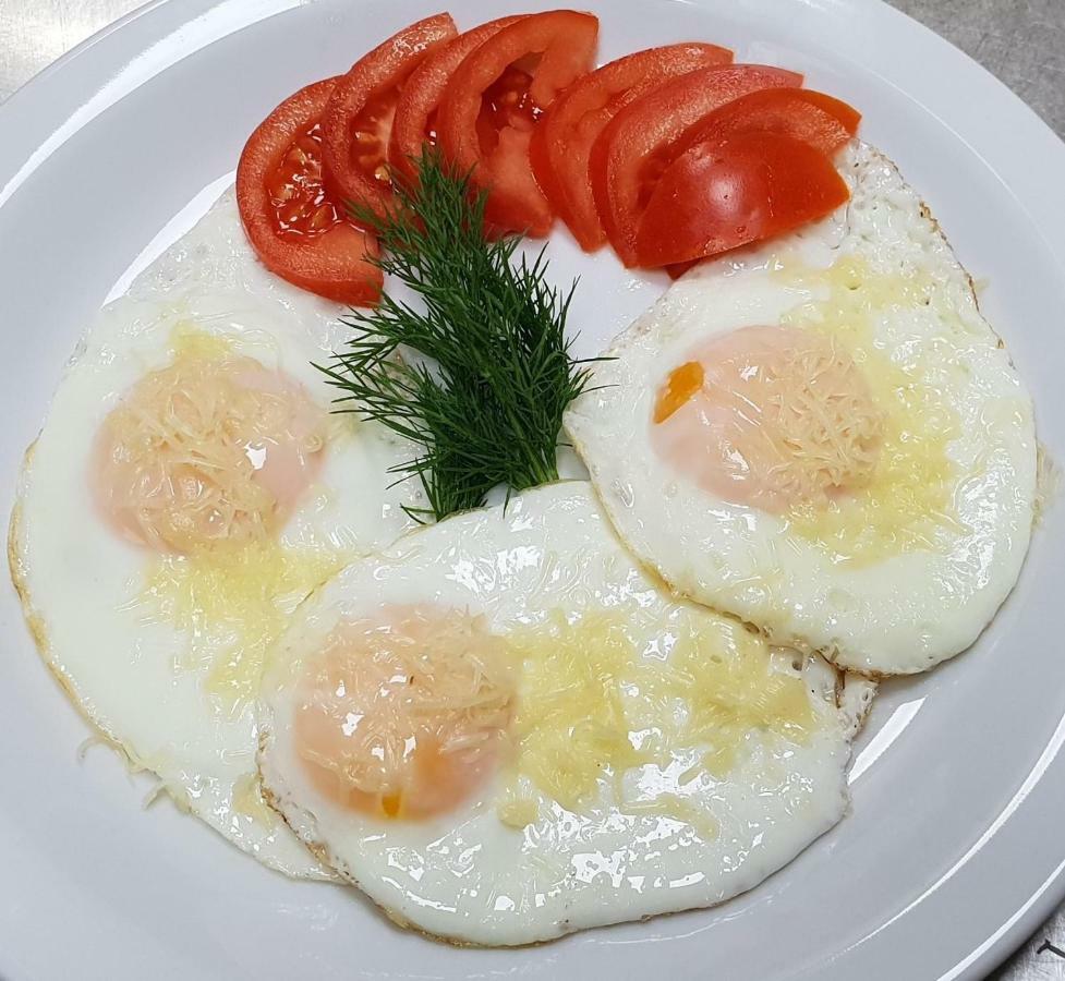 Mon Ami Hotel Ivano-Frankivszk Kültér fotó